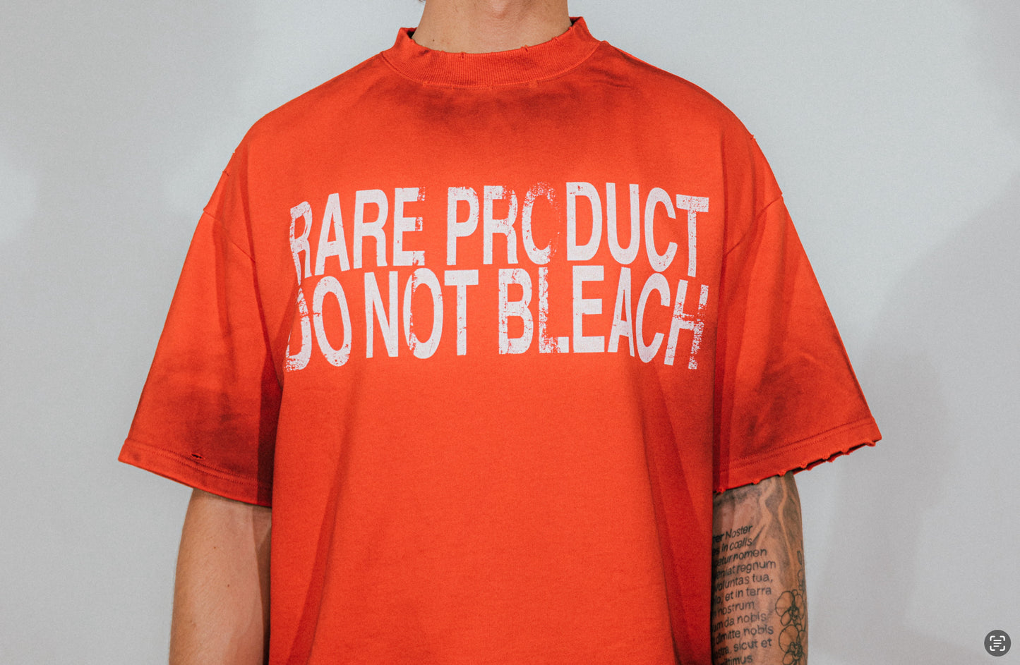 RED RARE PRODUCT T-SHIRT